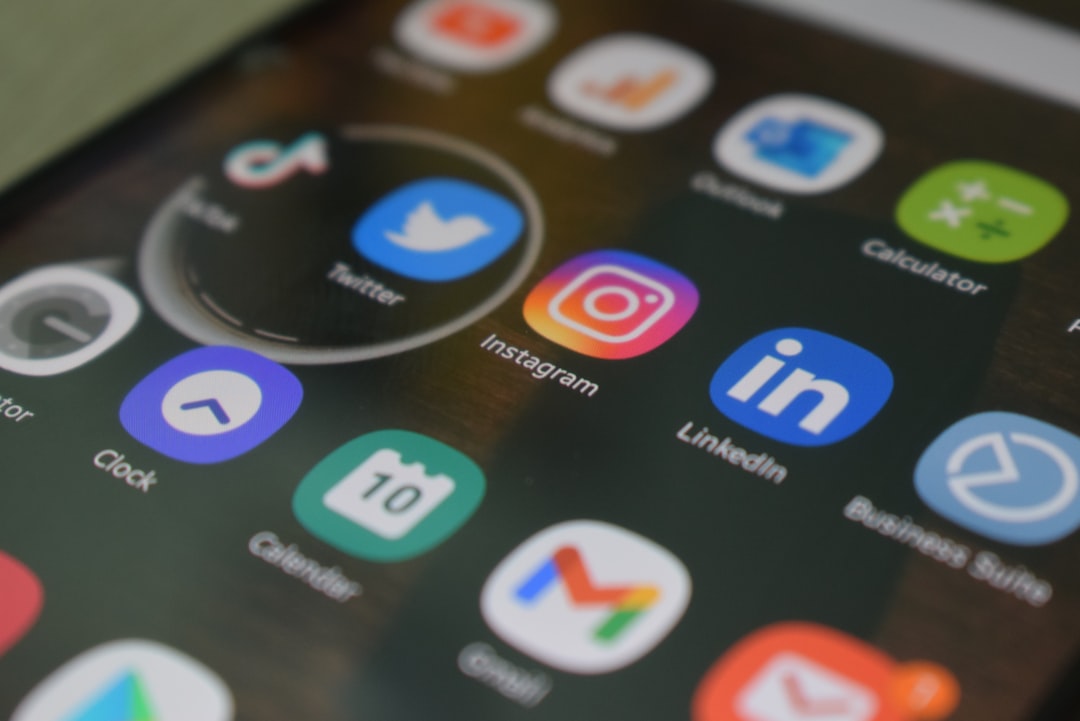 Bir ekranda mobil uygulama kullanımıyla ilgili grafikler gösteriliyor