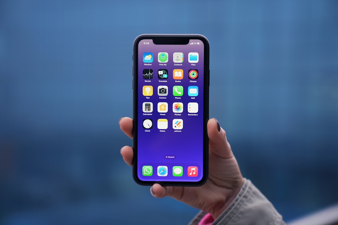 Mobil uygulamalarda gizlilik odakli veri güvenliği kavramsal görseli