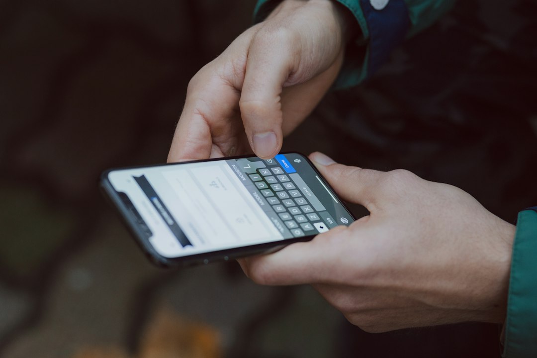 Kullanıcılar akıllı telefon üzerinden geri bildirim yazıyor