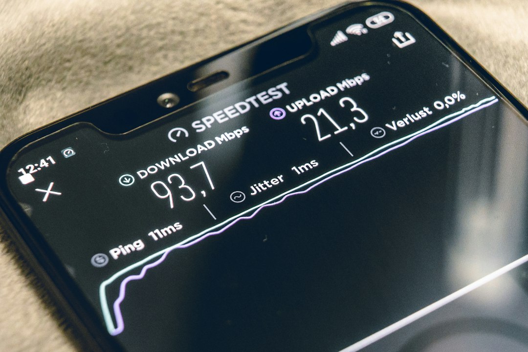 Görsel: Mobil performans testleri ve yükleme sürelerini karşılaştırmalı ekran.