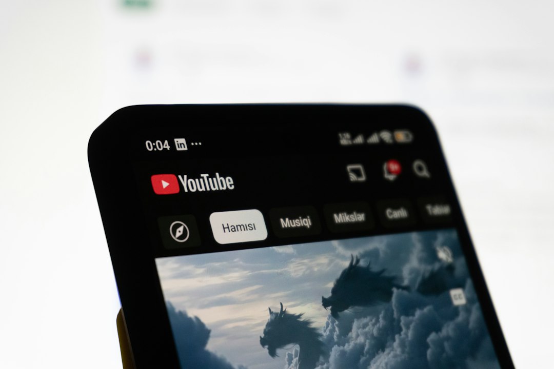 Mobil kullanıcı arayüzünde mikro video önizleme tasarım örneği