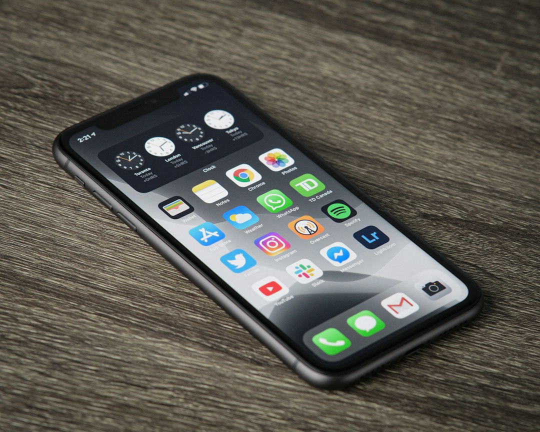 iOS ana ekranında widget ve kısayolların konumlandırıldığı görsel